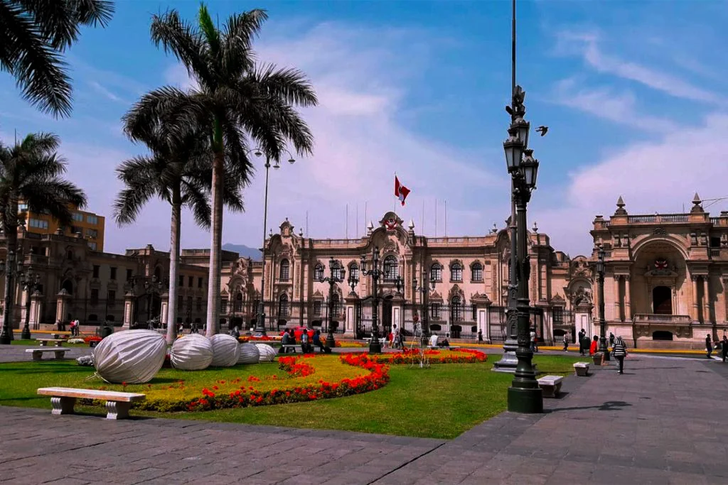 LIMA · Piensa Como Empresario