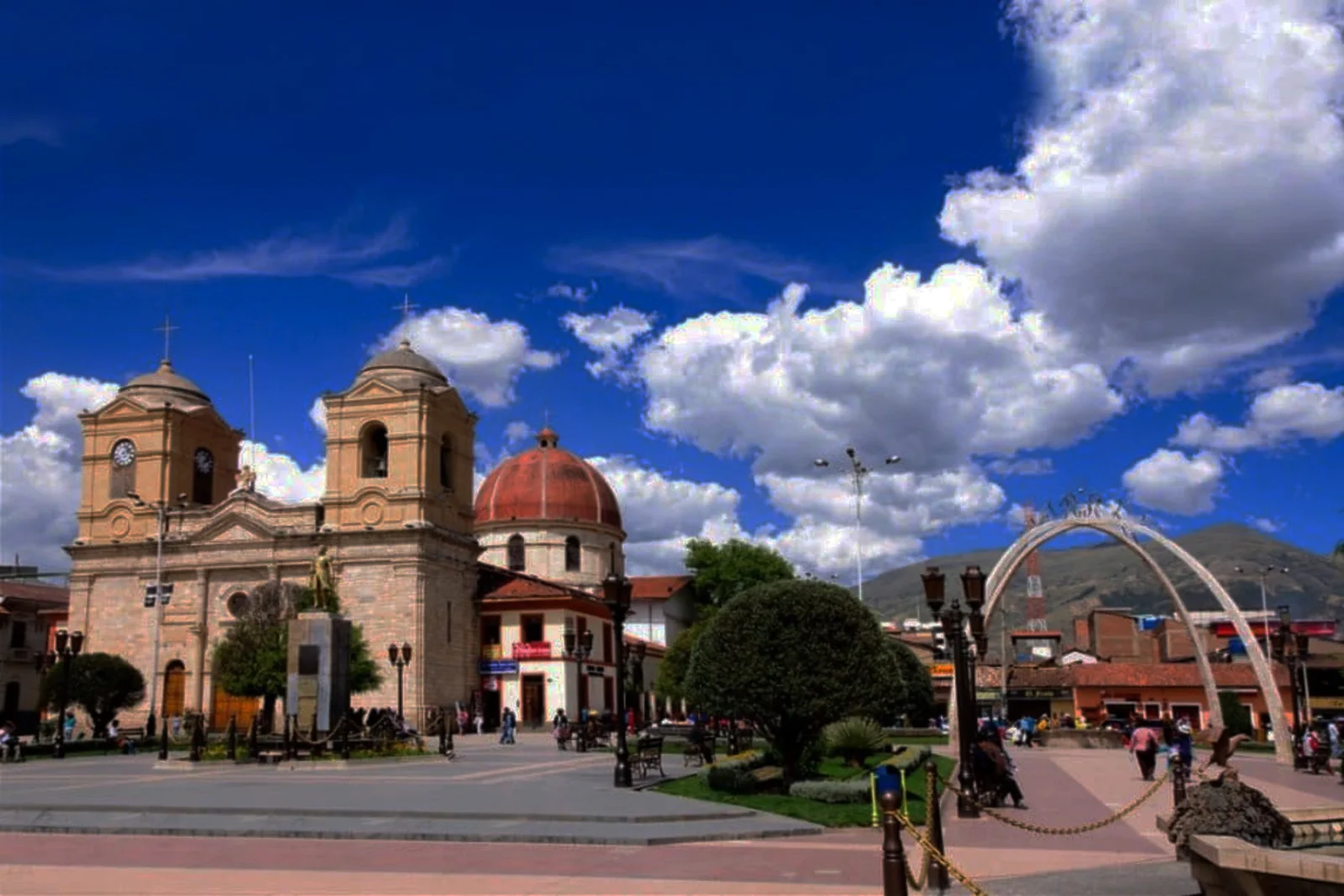 HUANCAYO · Piensa Como Empresario